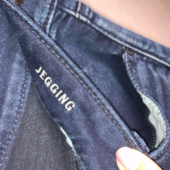 American Eagle Super Super Stretch Jegging Jeans - Picture 9 of 13